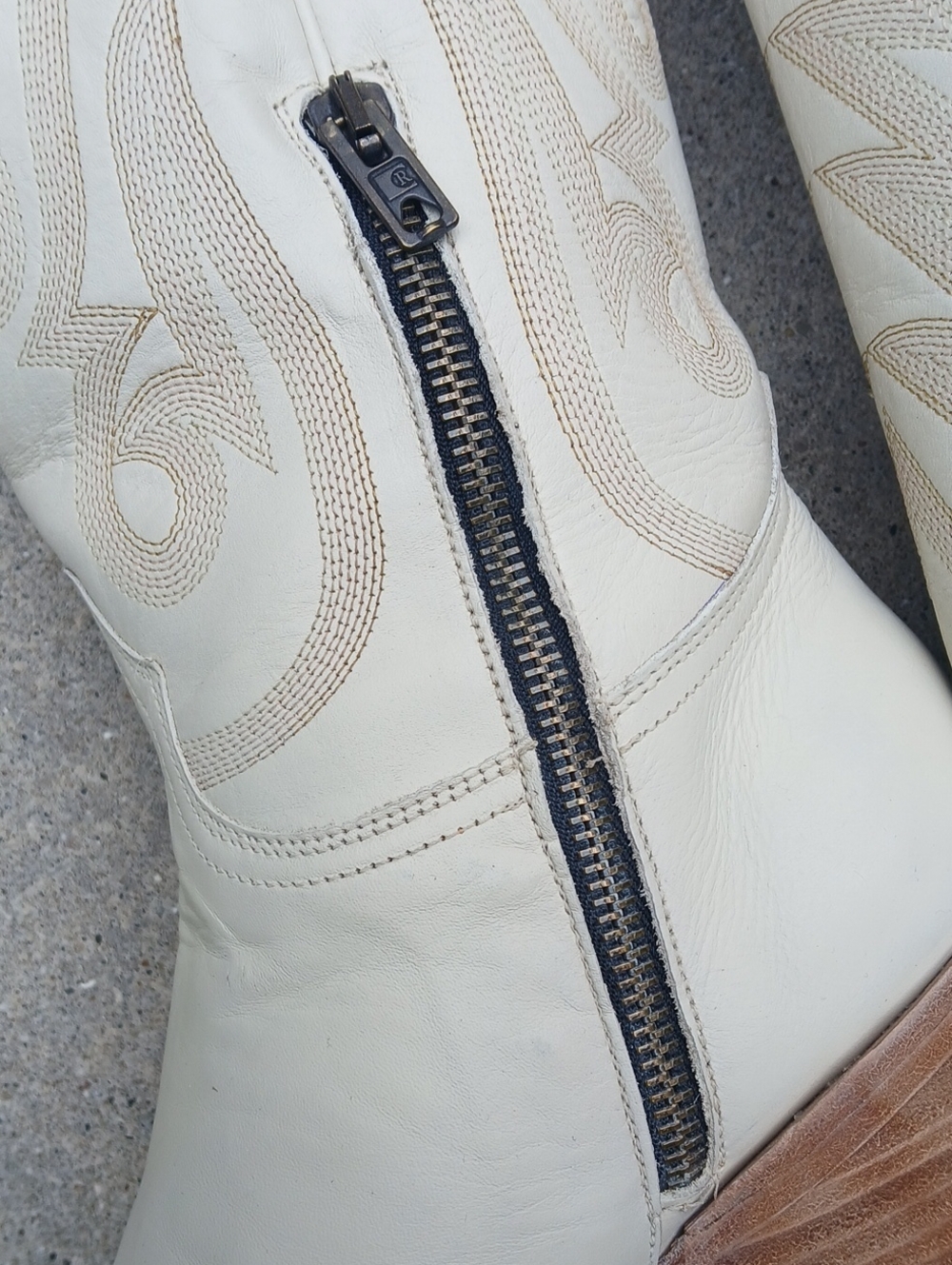 Lucchese Jasmine boots in Cream (Style M5146). Sz 9 - Picture 6 of 14